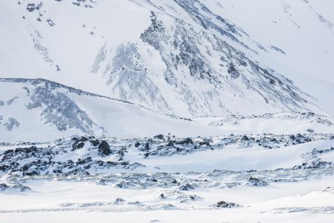 Abstract berglandschap in de sneeuw